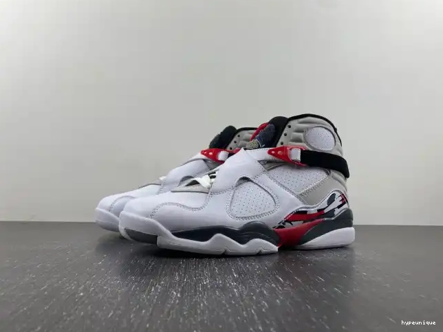 HYPE Bugs Bunny Retro (2013) 305381-103 8 Air Jordan 0422